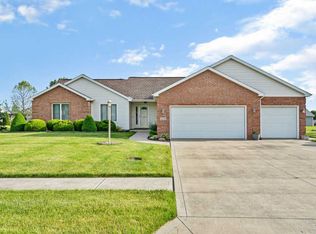 1252 W Crooked Tree Dr, Columbia City, IN 46725