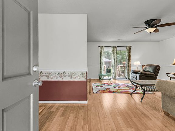 5th image of 360 W Smith St