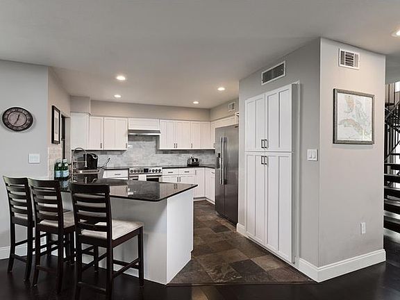 2nd image of 209 N Hesperides St