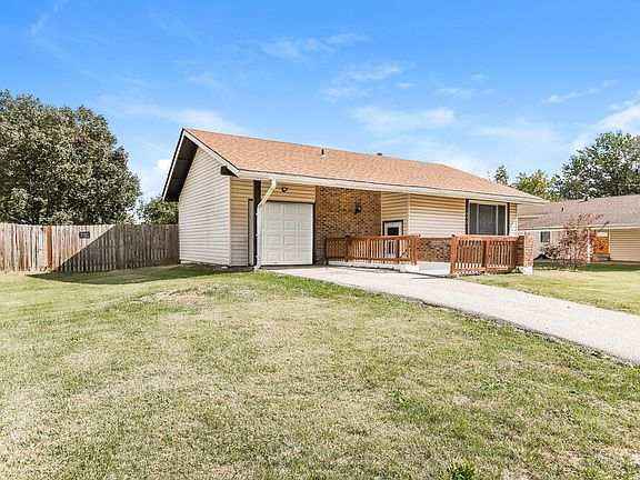 4th image of 1690 Woodman Dr