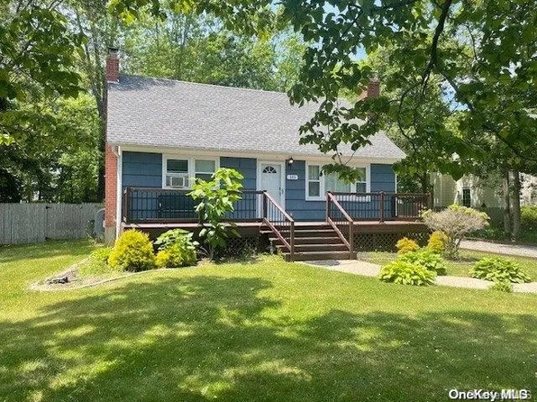 385 Carnation Drive, Shirley, NY 11967