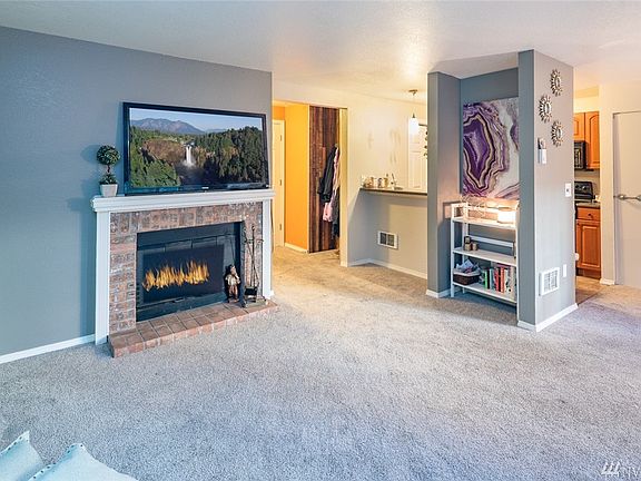 4th image of 15433 Country Club Dr Unit D105