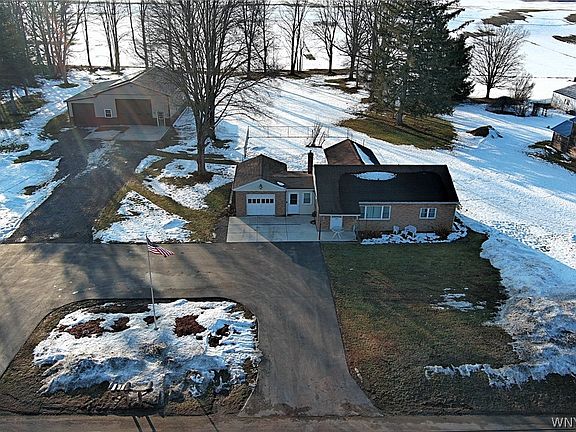 3rd image of 10209 Broadway Rd