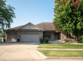 2603 Country Meadow Ln, Cedar Falls, IA 50613