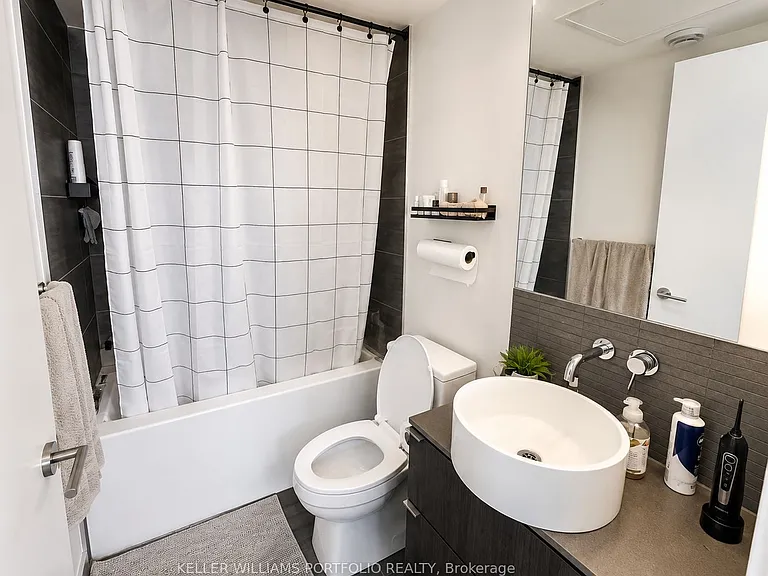161 Roehampton Ave #3003 — Photo 6