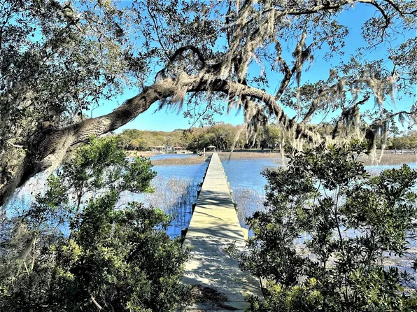 530 Parrot Point Dr, Charleston, SC 29412
