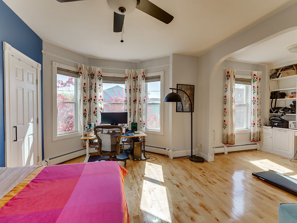 1st image of 184 Boylston St APT 2