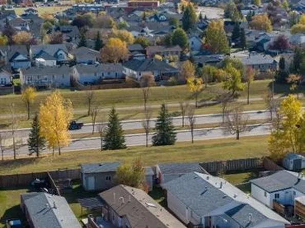 224 NW Clausen Cres, Wood Buffalo, AB T9K 2H7