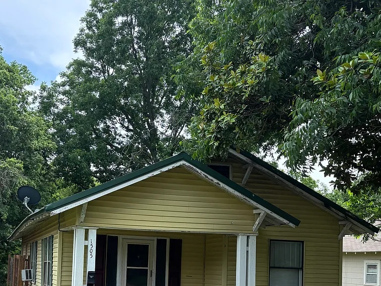1505 Columbus St — Photo 1