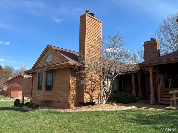 2095 Avignon Dr #A, Saint Charles, MO 63303