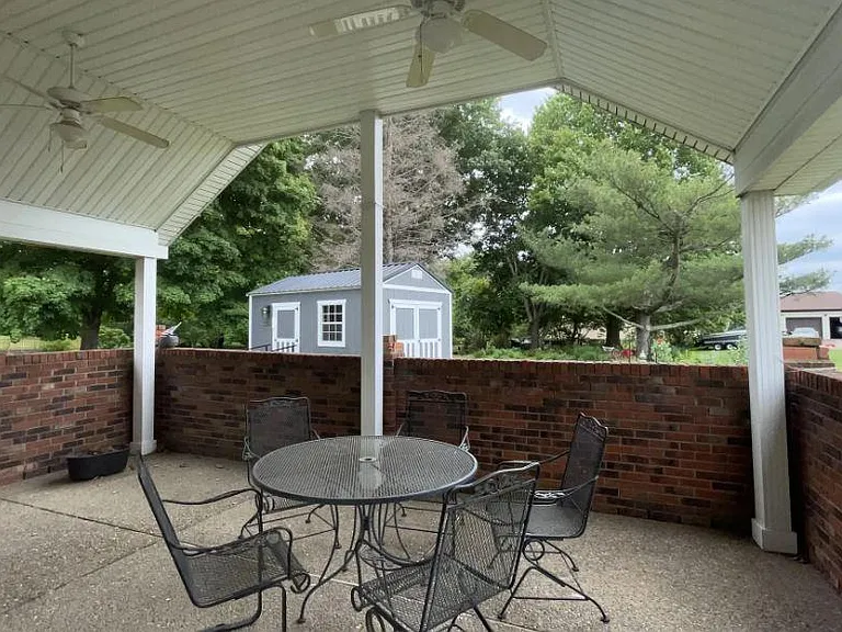 121 Winding Way — Photo 17