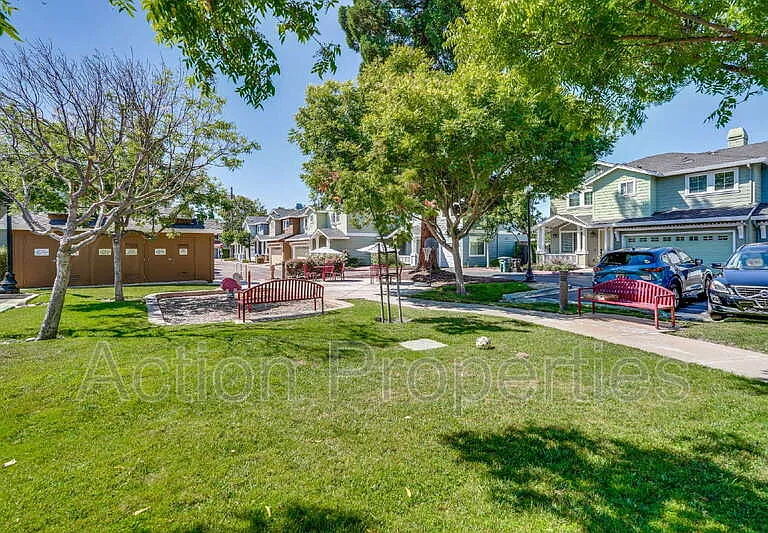 241 Granada Park Cir — Photo 33