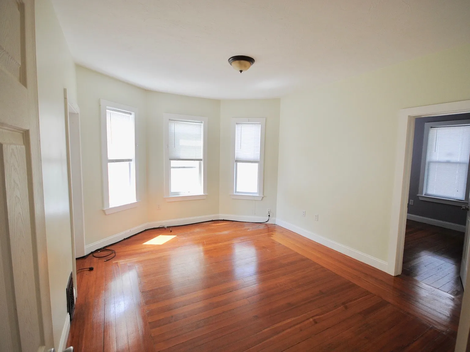 4 bed, 1.5 bath, 1400 sqft, $3,400 — Photo 3
