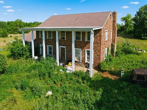 20505 Tonganoxie Dr, Tonganoxie, KS 66086