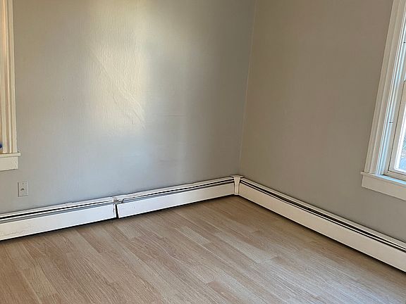 5th image of 25 Putnam St Room 2