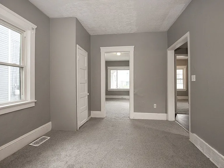 7411 Brinsmade Ave — Photo 8