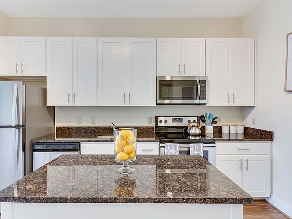 3rd image of 706 N Washington St #210