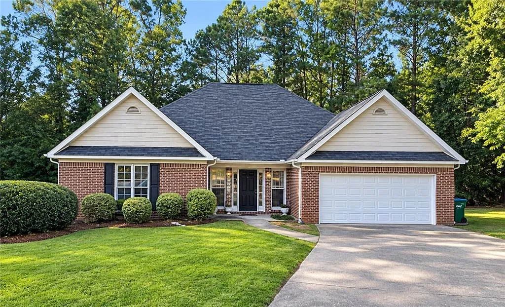3 bed, 2.0 bath, 2300 sqft, $2,200 — Photo 1