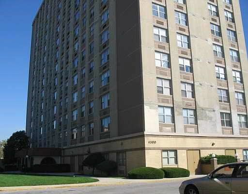 1st image of 4300 W Ford City Dr APT 1110
