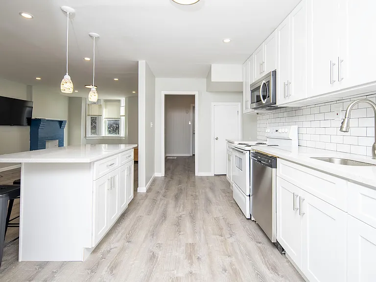 904 Peoples Ave — Photo 3