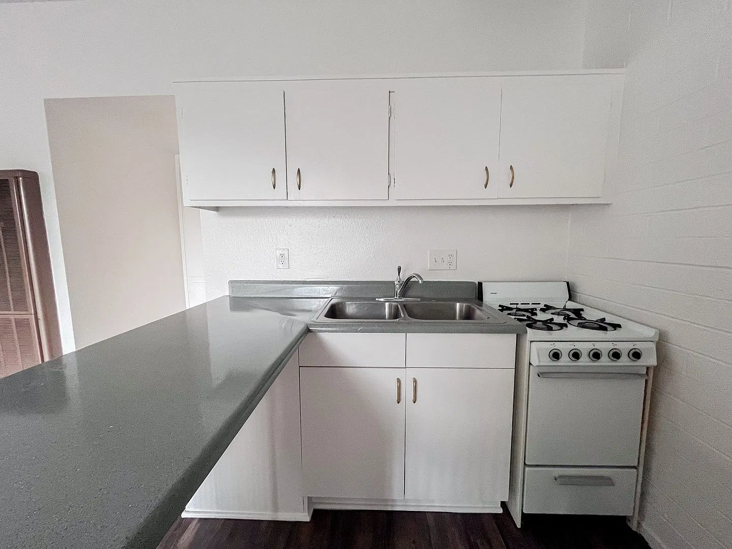 1033 S. Mariana St. — Photo 4