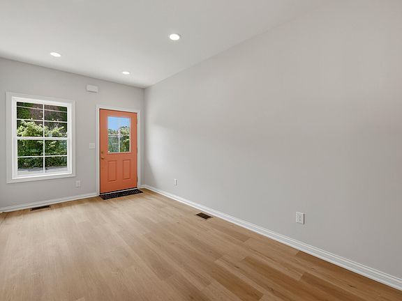 5th image of 723 N Upper St