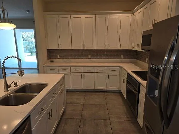 3 bed, 3.0 bath, 2166 sqft, $1,700 — Photo 3