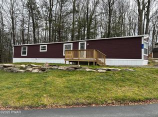 104 York Dr, Greentown, PA 18426