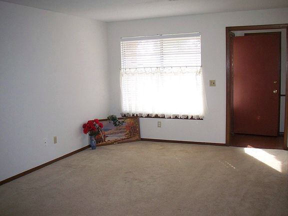 2nd image of 4725 SE 41st St