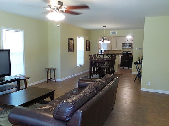 3rd image of 302 N 12th St