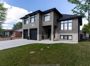 3128 Robinet Rd, Windsor, ON N8R 1P6