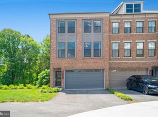 5191 Ridgeview Retreat Dr, Chantilly, VA 20151