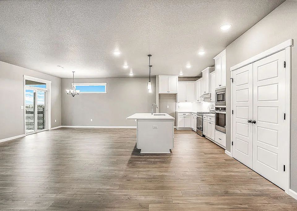 1st image of 7934 Cardinal Peak St