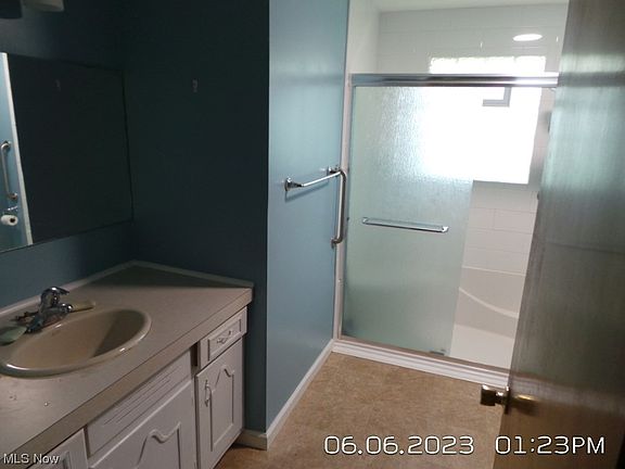 5th image of 306 Southwood Dr