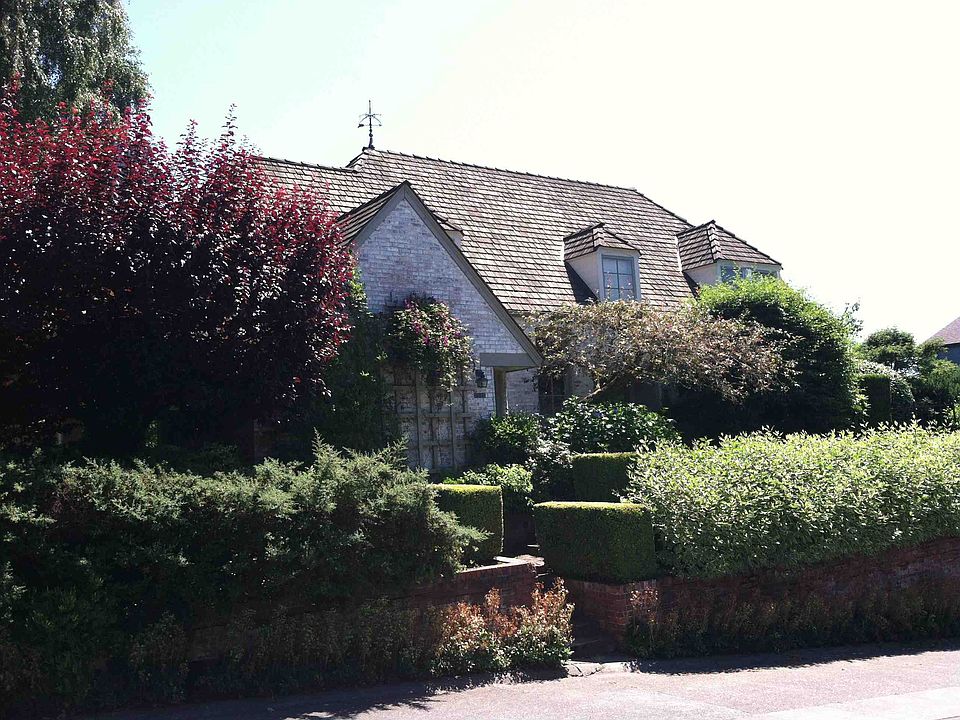 1st image of 3911 NE Belvoir Pl