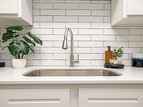 Deep farmhouse Kitchen sink & subway tile backsplash