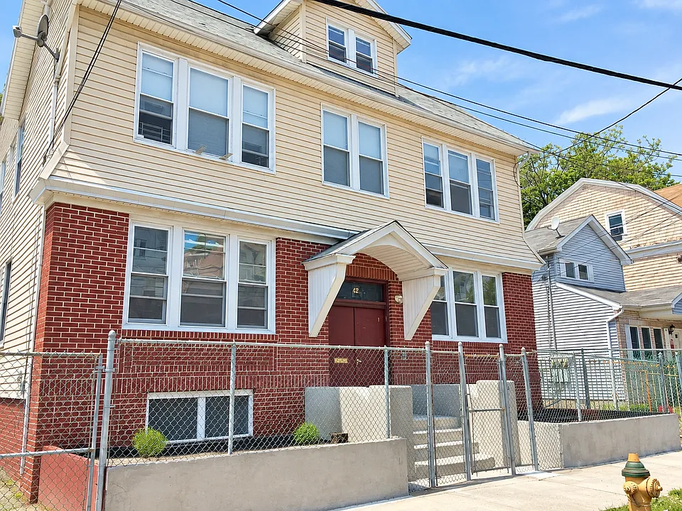43 Isabella Ave #1L