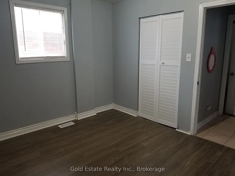 426 Langlois Ave #UPPER — Photo 8