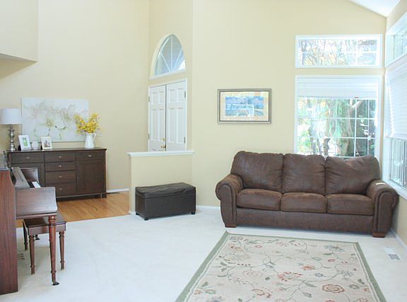 3rd image of 24216 SE 40th Pl