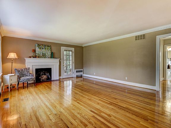 2nd image of 1814 N Elm St