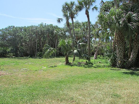2nd image of 790 Lake Dr