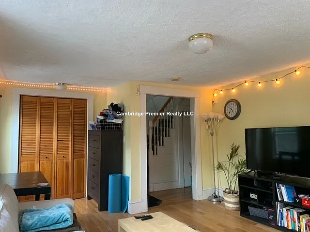 3 bed, 1300 sqft, $4,000 — Photo 2