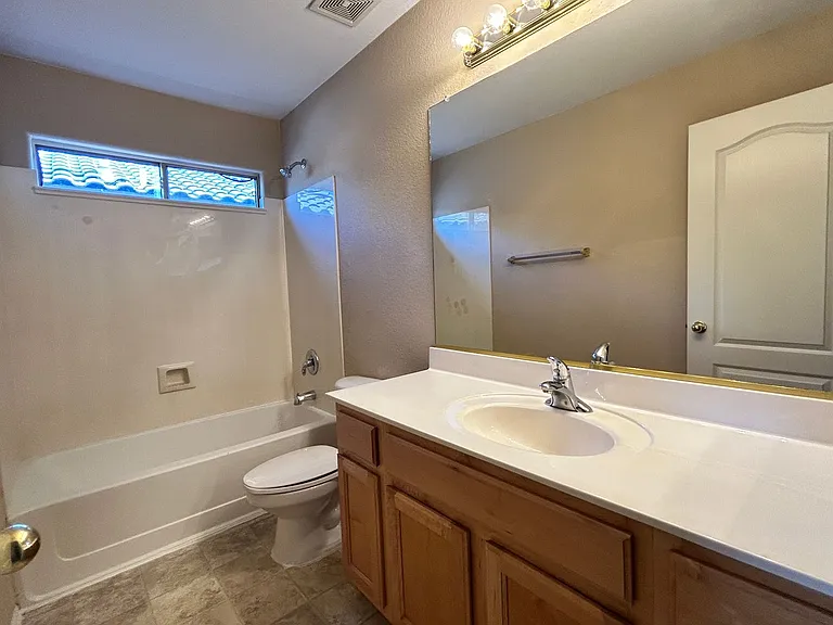 2109 N 109th Ave — Photo 26