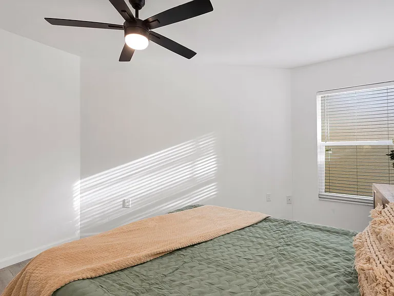 606 Marcus St #26 — Photo 30