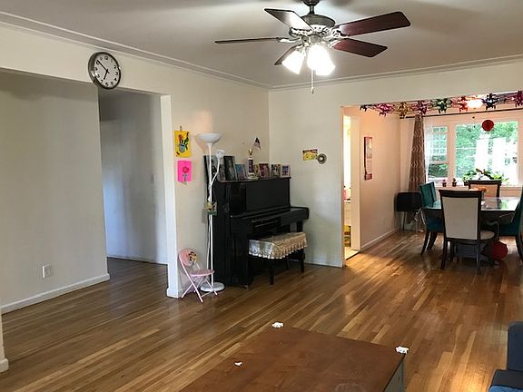 3rd image of 21715 Kingsbury Ave