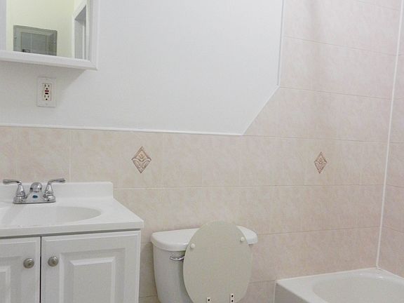 2nd image of 804 Macon St APT 6C