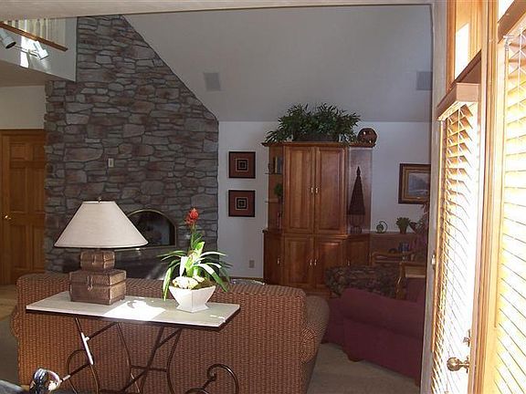 4th image of 11 Stoneridge Townhomes