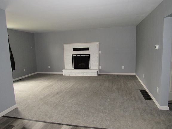 2nd image of 15962 River St