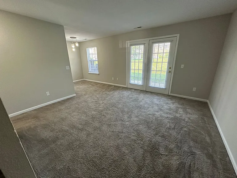 Coral Club Apartments — Photo 39
