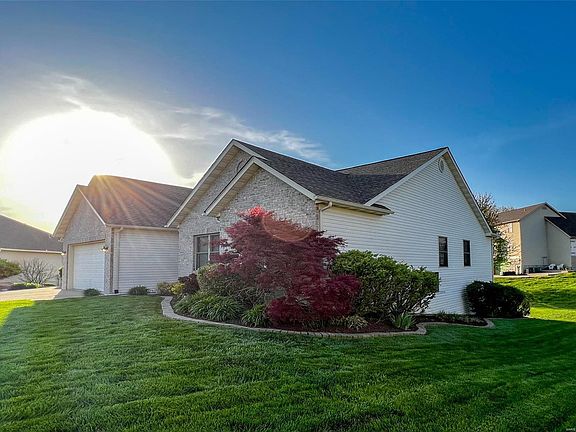3rd image of 13 Oak Wood Ct